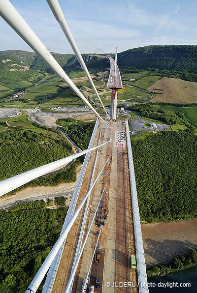 Viaduc de Millau, 2004-05